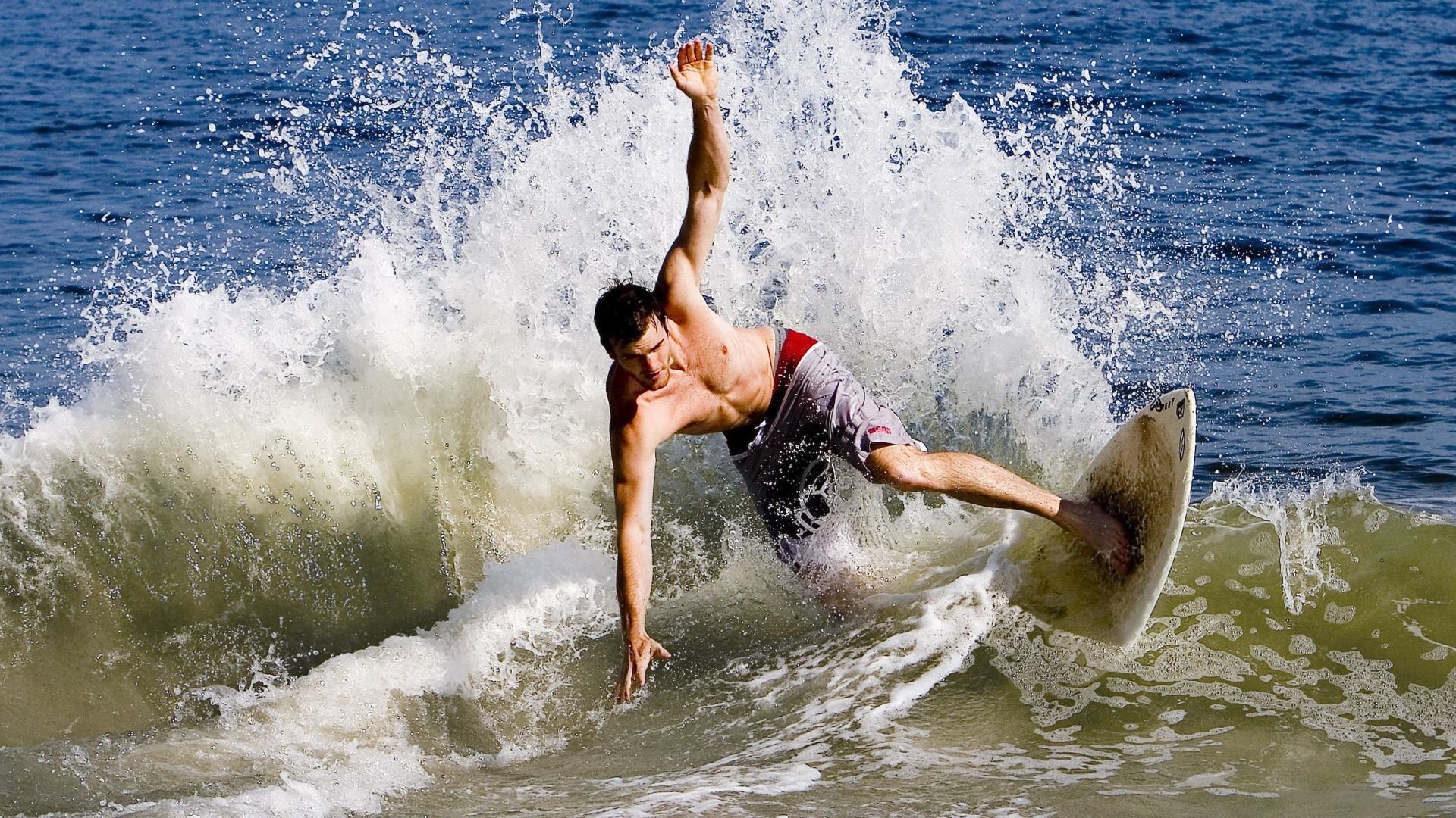 极限运动热潮席卷全球，挑战者突破自我再创纪录